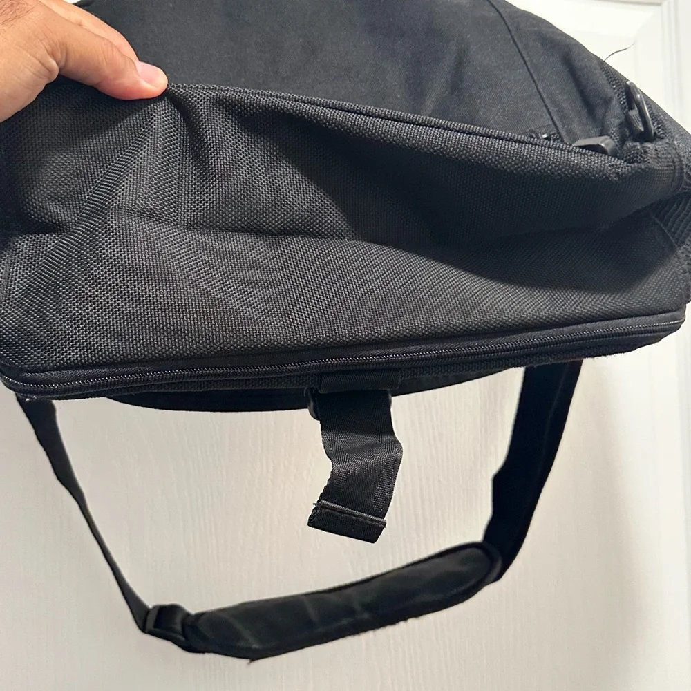 Piper Gear Black Messenger / Laptop Bag, Easily Fits 15